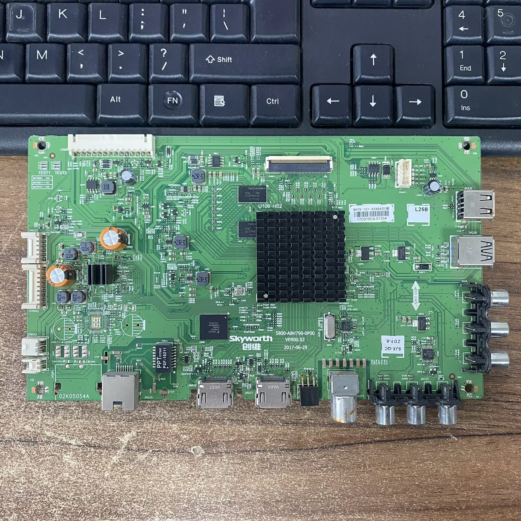 原装创维49M6E主板实物图