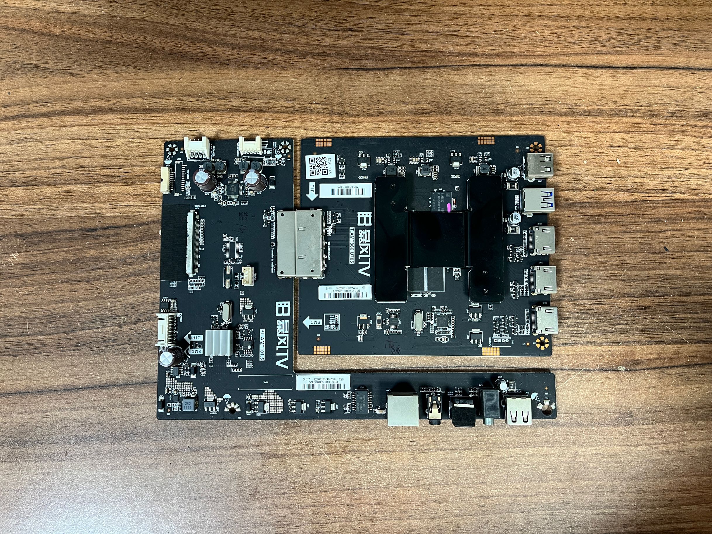 拆机暴风55X主板T.AMT8