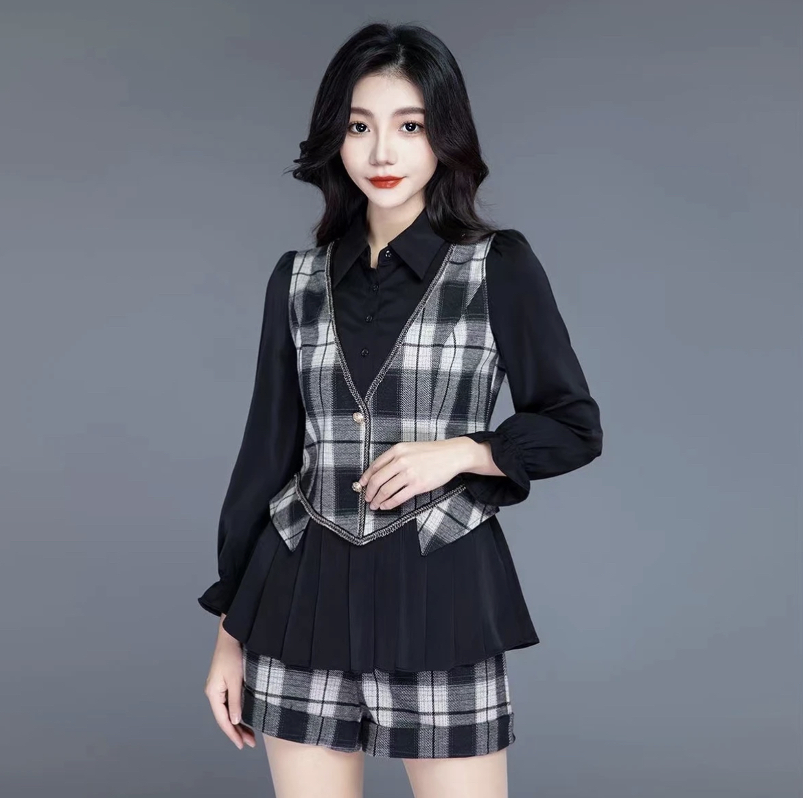职业套装女高级气质女神范格子衬衫短裤两件套