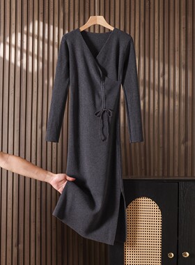 冬季V领针织连衣裙女修身开衩裙