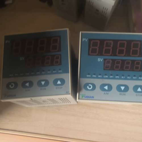 宇电AI系列温控仪，型号AI-501，带模块和接线端子。[议]