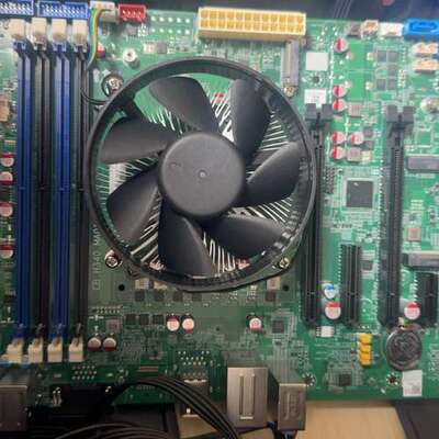 准新海光3450主板+CPU+散热器+挡板全，张【议】