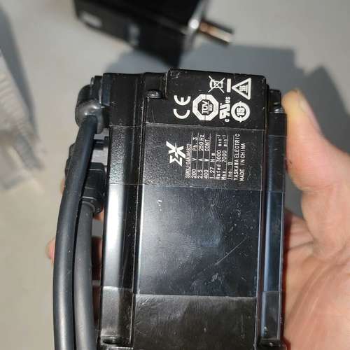 安川SGMXJ-04AUA6SC2伺服马达，另外还有配驱【议】