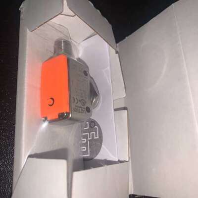 UGT588易福门传感器，两打开过，外签破损，内部【议】