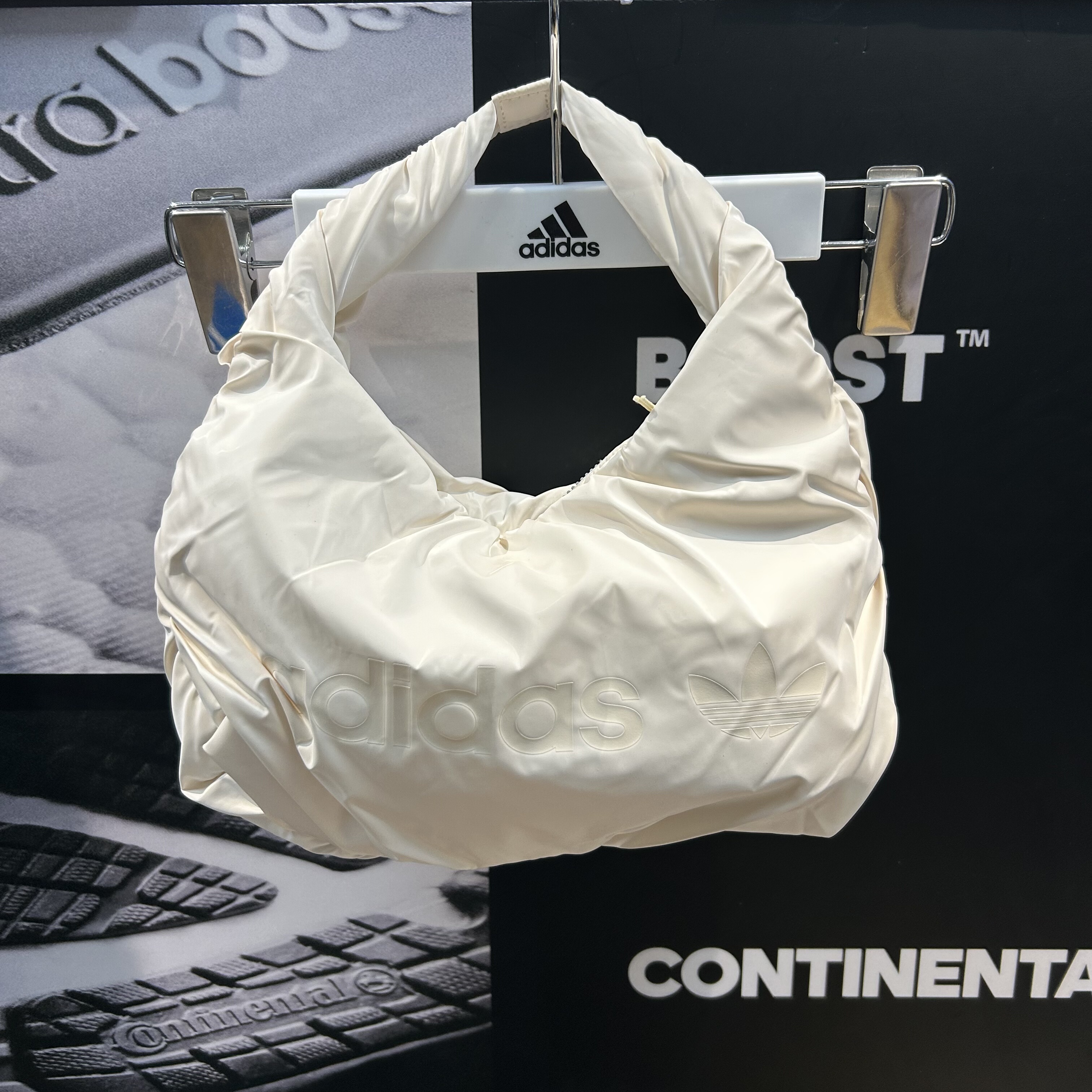 Adidas/三叶草女子云朵手拎包褶皱休闲单肩包斜挎包手提包HK0158