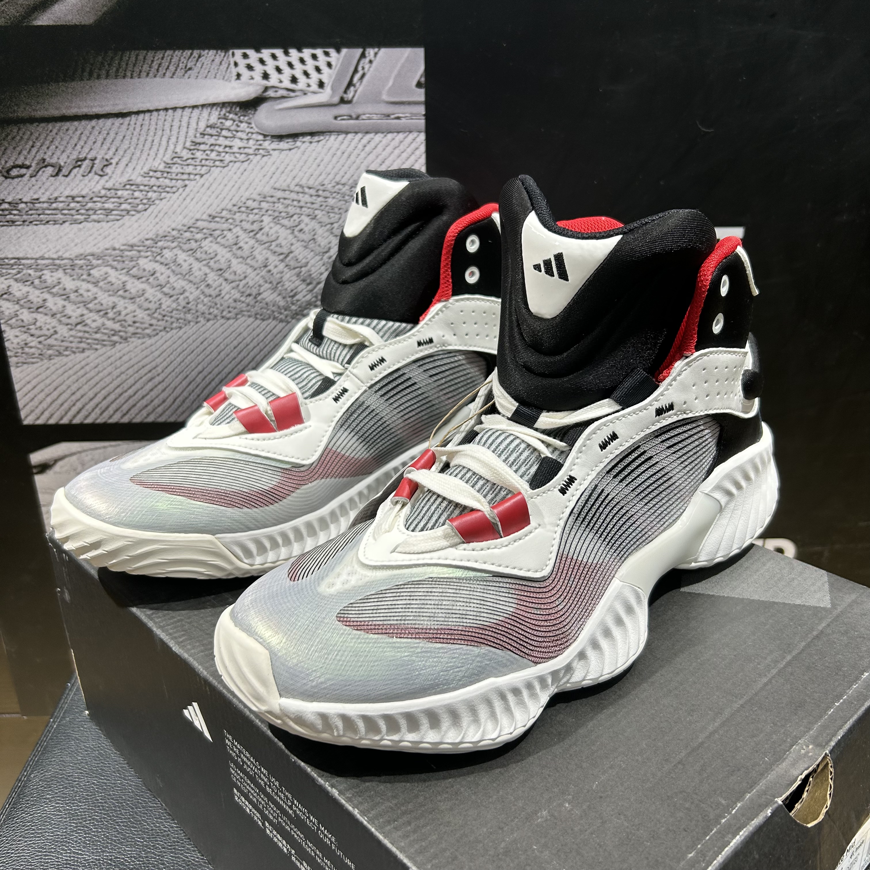 Adidas/阿迪达斯男子运动高帮舒适训练透气耐磨实战篮球鞋JH8078