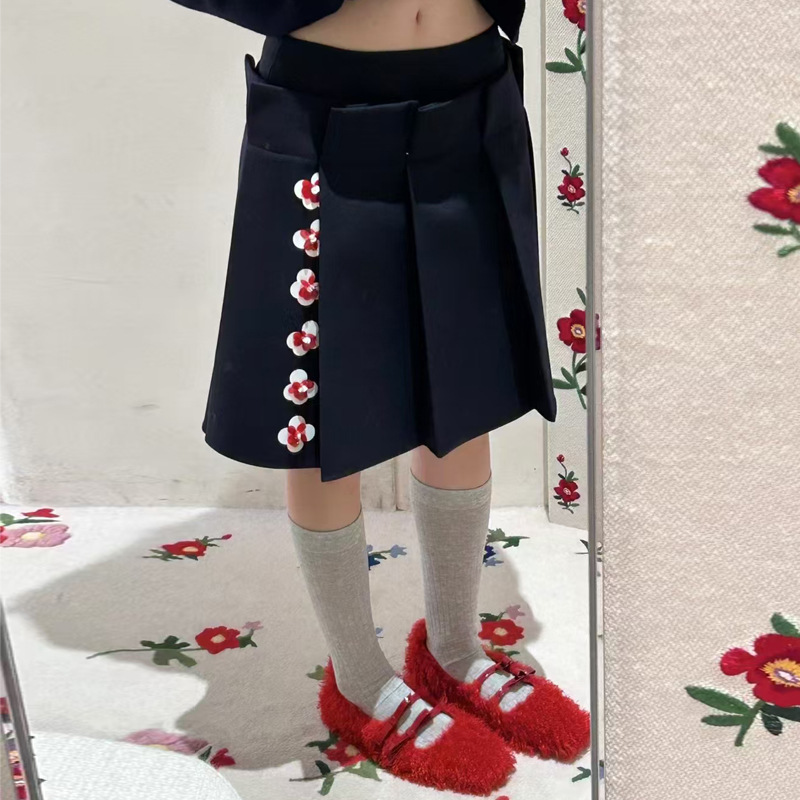 钉珠花朵装饰百褶半身裙