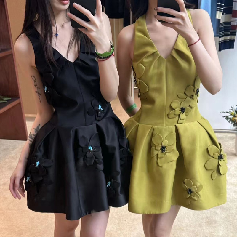 手缝花朵收腰连衣裙女