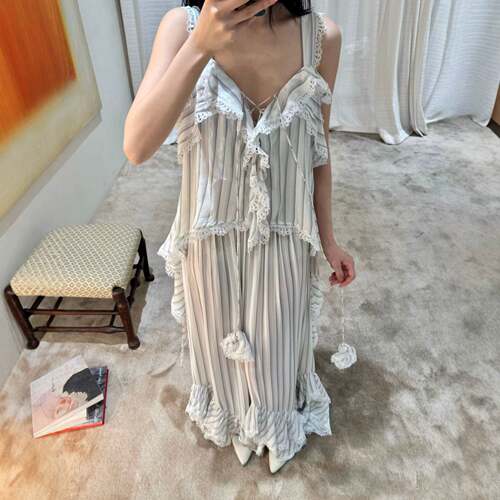花一【上海版本】26ss百搭黑白条纹多层荷叶边连衣裙宽松显瘦裙女