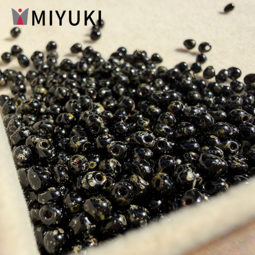 日本MIYUKI御幸4511黑底米珠