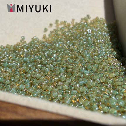 日本进口miyuki御幸古董珠1.6mm透明幻彩染芯米珠手工DIY串珠材料