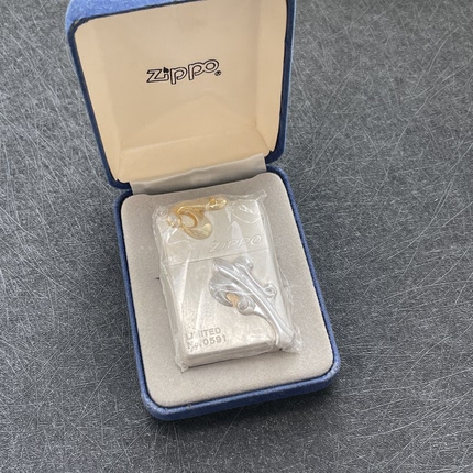 Zippo原装正品 1998年古银 镀金银十字花 贴章
