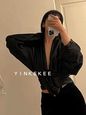 YINKEKEE（2.24上新）韩版小众高级感缎面收腰设计感V领衬衫女