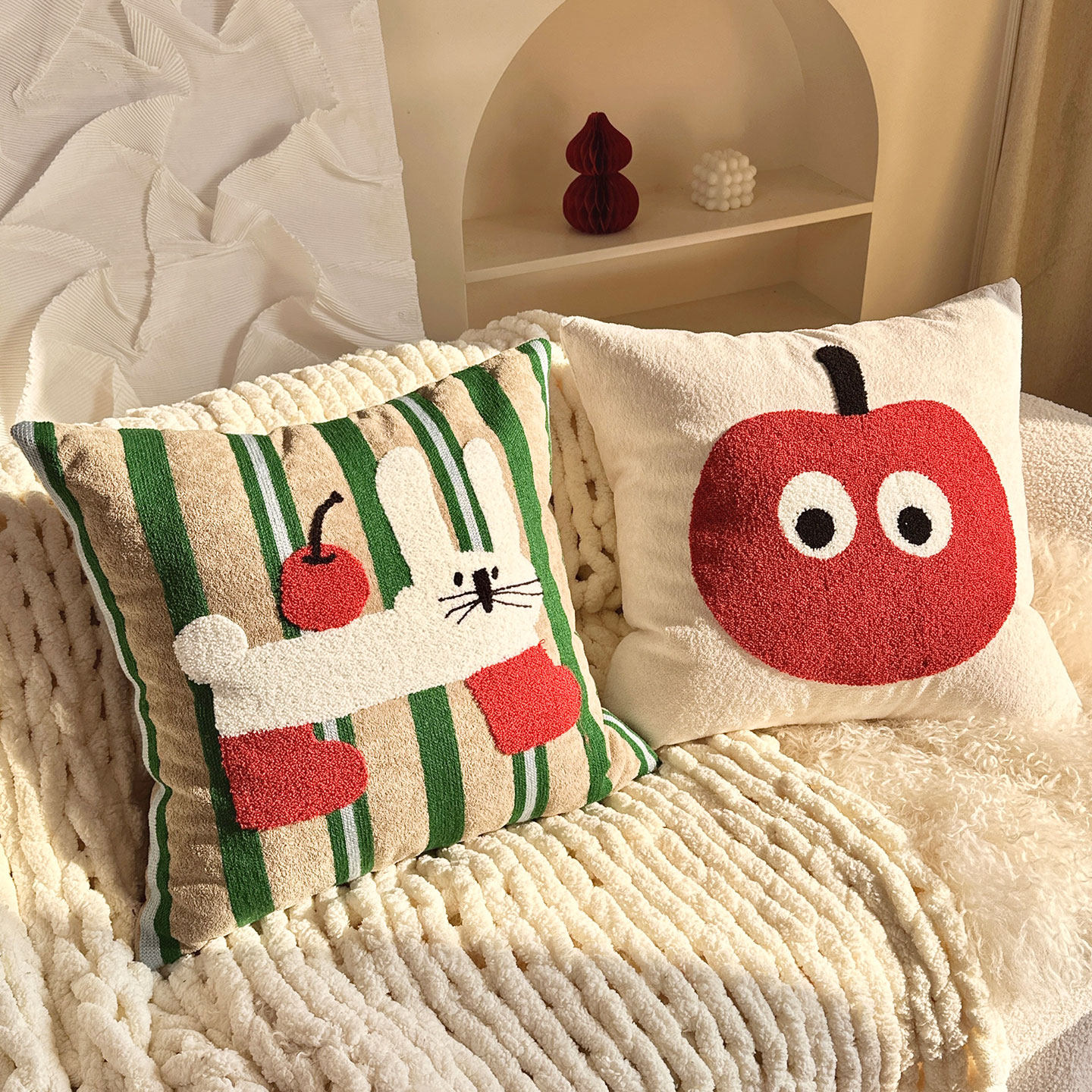 多巴胺卡通可爱绣花卧室抱枕靠垫床头靠枕腰靠背午睡抱枕套不含芯