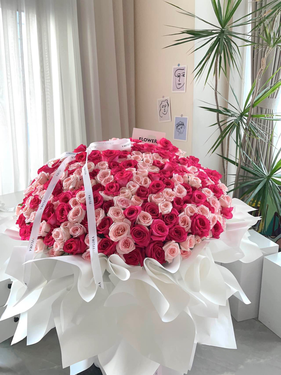 999朵红粉色玫瑰白荔枝520朵199朵巨型花束求婚七夕重庆同城花店