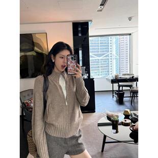 高领拉链针织毛衣女秋冬新款韩系软糯燕麦色宽松立领长袖加厚上衣