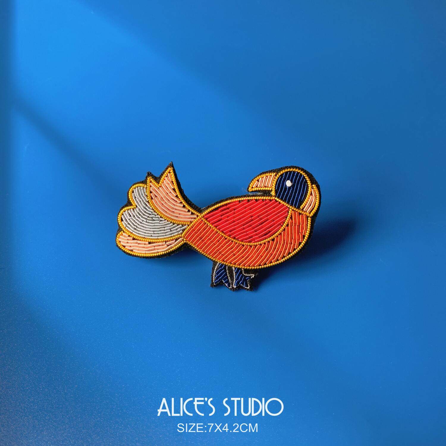 原创设计金属丝手工刺绣鸟类主题卡通炫彩鹦鹉胸针胸花礼服配饰