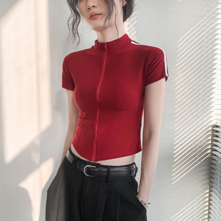 韩版红色条纹运动风短袖t恤女2026早春修身显瘦正肩拉链短款上衣