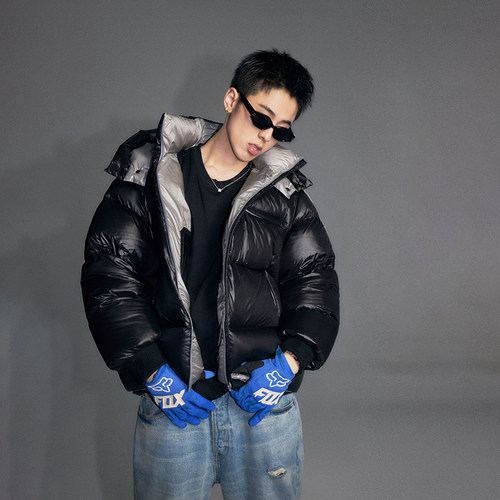 300克充绒量泡芙羽绒服男情侣