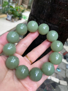 和田青豆沙枣青手串单珠卡20mm