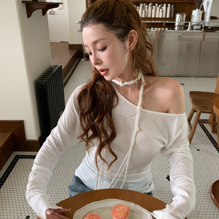 HOLDER 2025早秋新款性感气质纯欲慵懒性感露肩斜肩长袖T恤上衣女