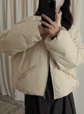 初吾家25冬新款韩系花边立领羽绒服女宽松显瘦保暖短款面包服外套