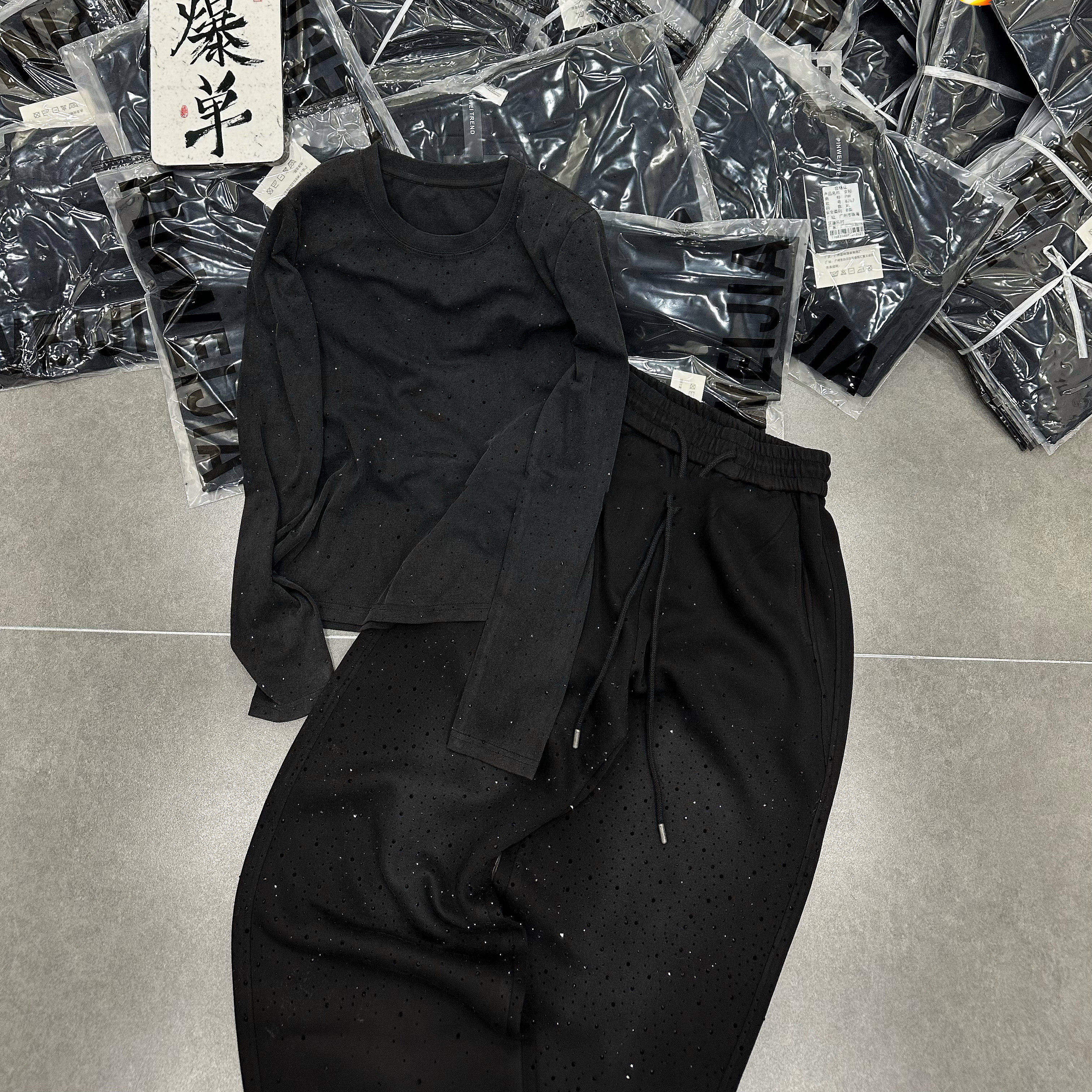 欧货春季重工水洗黑烫钻圆领正肩小衫T恤阔腿弯刀裤大码两件套装,女装/女士精品,时尚套装,淘宝优惠券,粉丝福利购,淘宝优惠卷