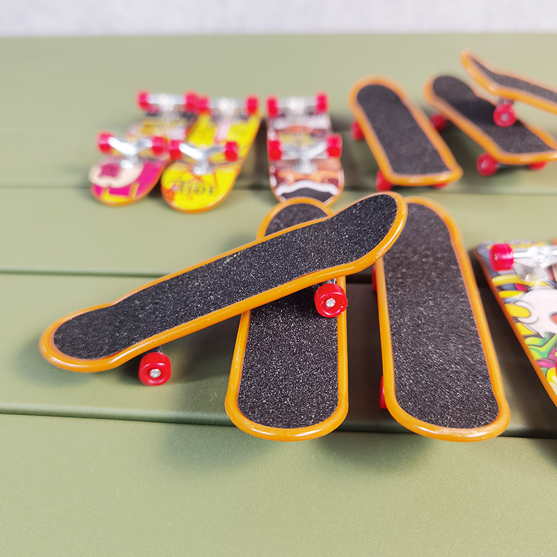 入门级迷你手指滑板车