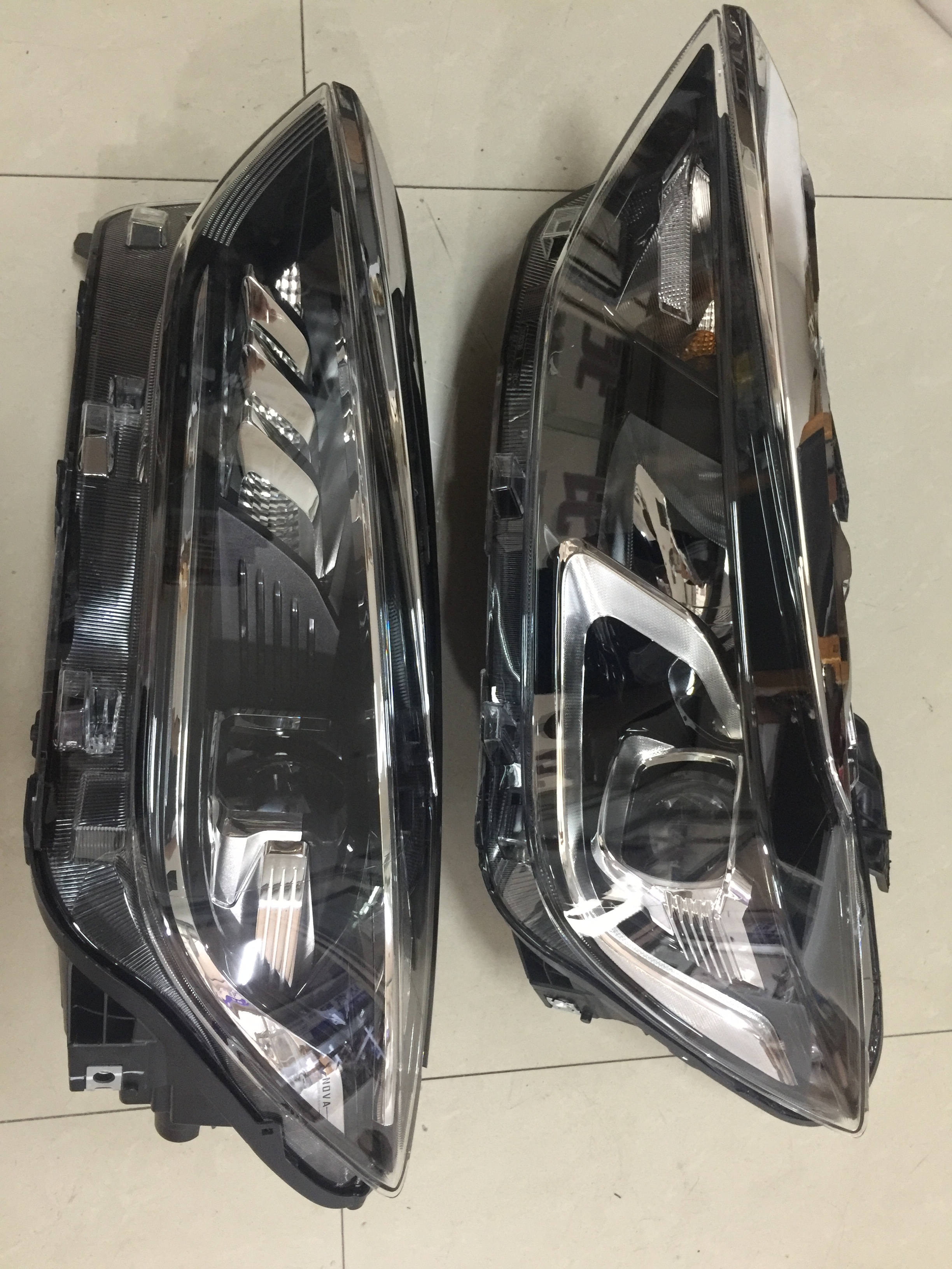 北汽新能源EU5R500大灯总成前大灯前照明灯EU5高低配原厂大灯