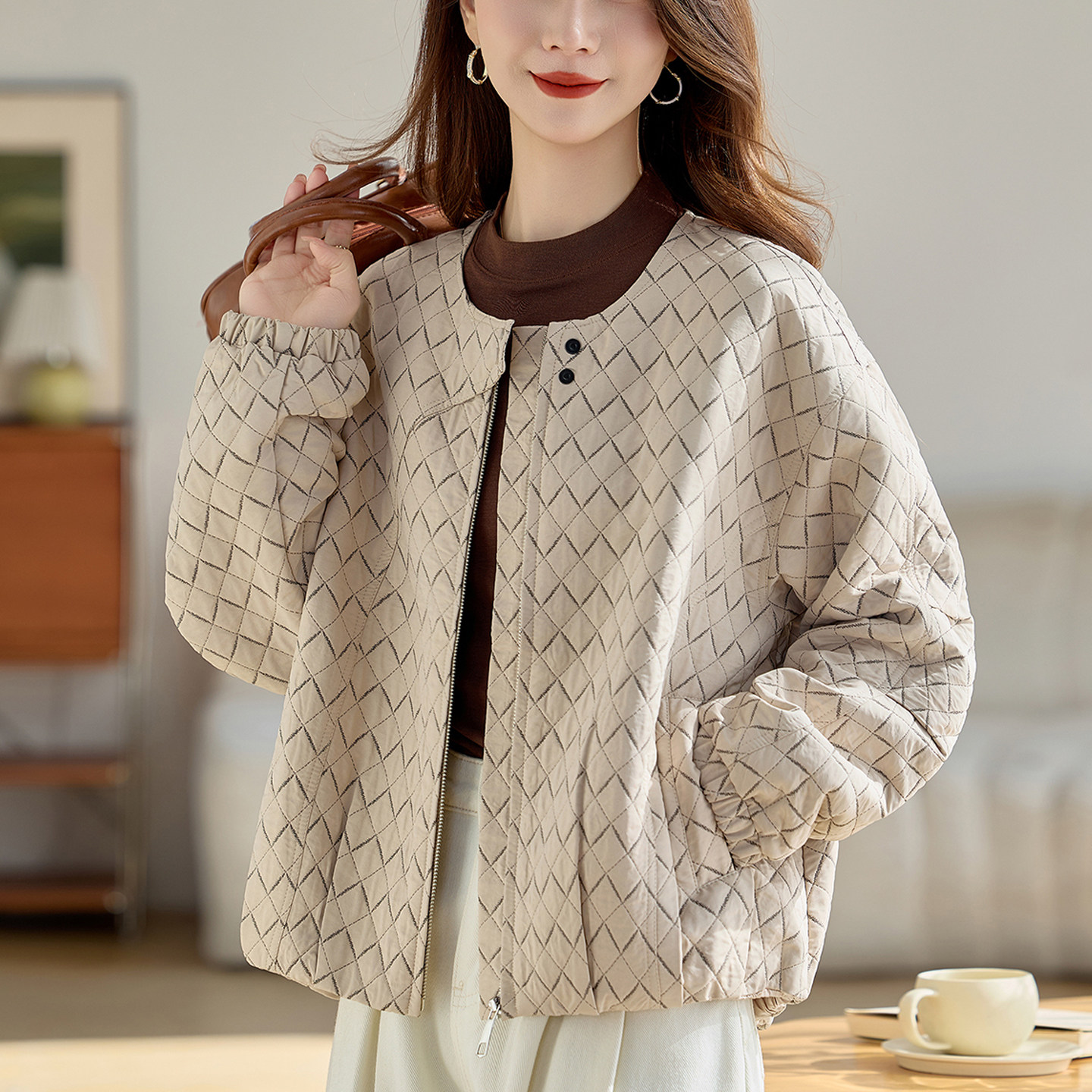 时尚菱格短外套女春秋2026新款气质宽松夹克百搭妈妈减龄圆领上衣