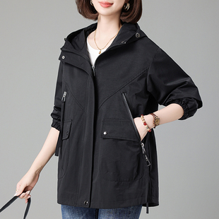 时尚连帽风衣女2026春秋新款今年流行爆款妈妈洋气减龄大码薄外套