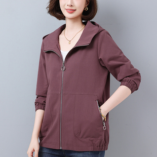 休闲中老年妈妈纯棉连帽外套女春秋新款减龄宽松显瘦夹克短款风衣