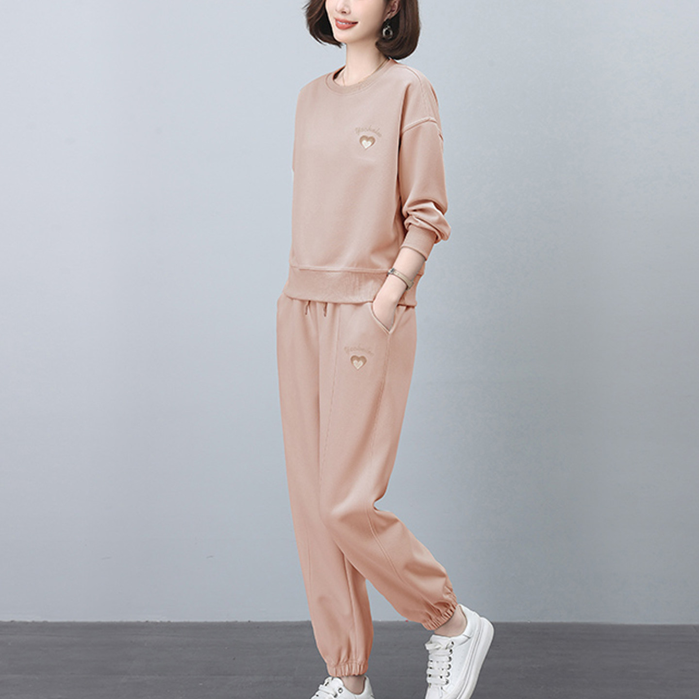 春季套装女中年妈妈2026新款休闲运动大码宽松洋气减龄卫衣两件套