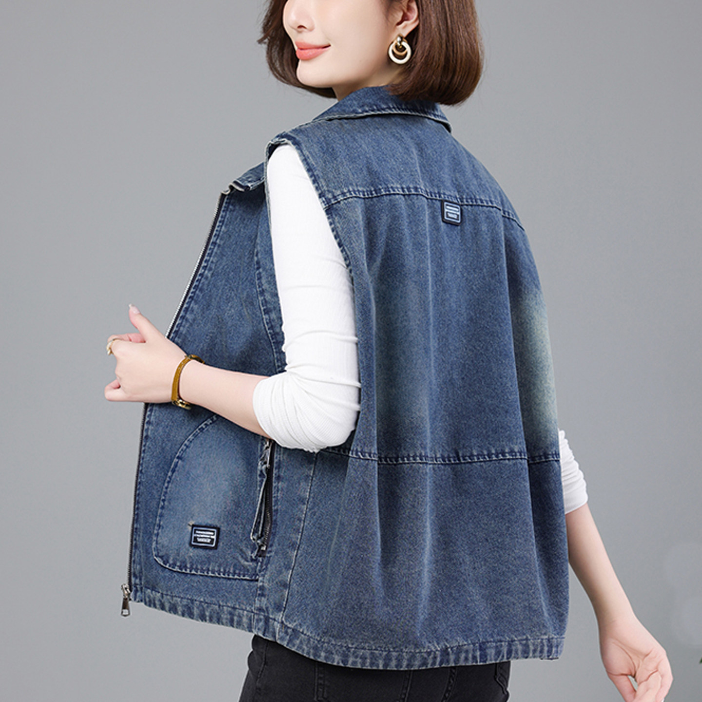 短款牛仔马甲女2026年春秋新款时尚中年妈妈宽松休闲外穿背心马夹