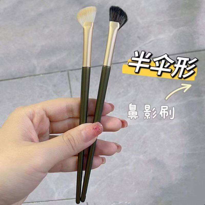 半扇鼻影刷化妆刷镰刀形斜头小扇