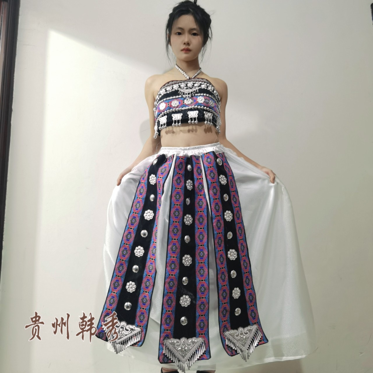 苗族新款服饰刺绣裹胸纱裙女土家族少数民族演出服旅拍摄影写真