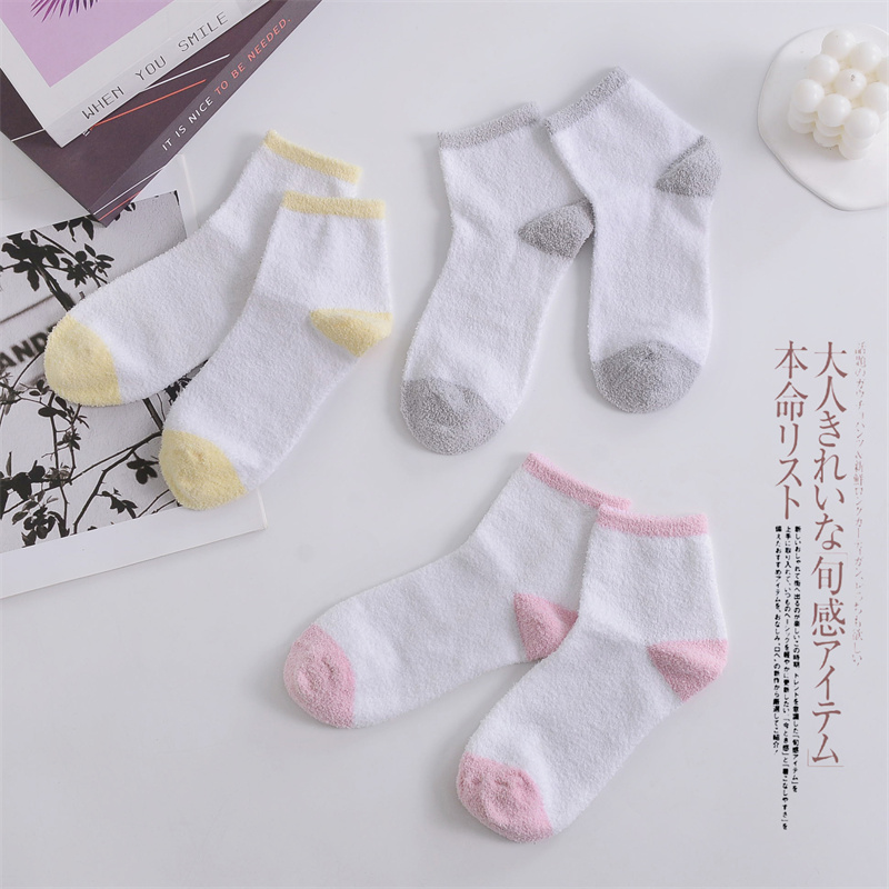 一共3双出口韩国女士绒绒袜子短袜儿童也可穿