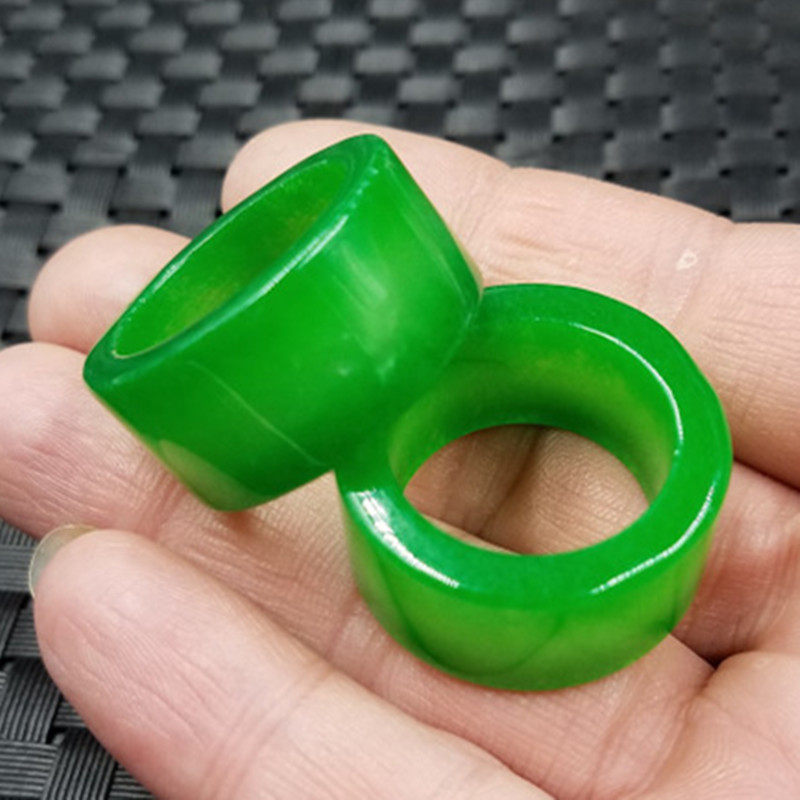 新款精美天然玉石翠玉干青戒指 阳绿加宽戒指玉石戒指扳指