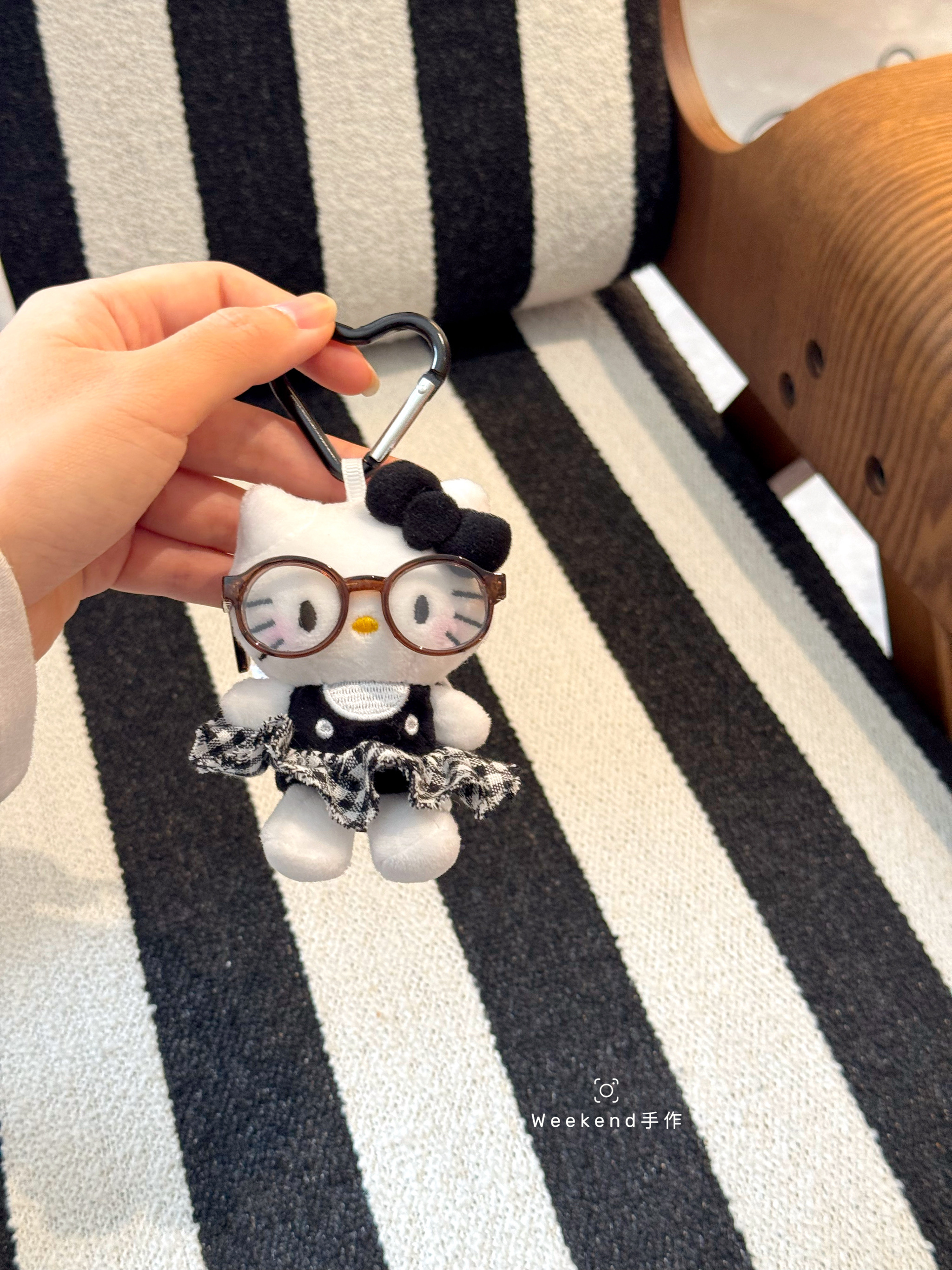 眼镜学院风hellokitty毛绒公仔背包挂件可爱卡通玩偶定制生日礼物