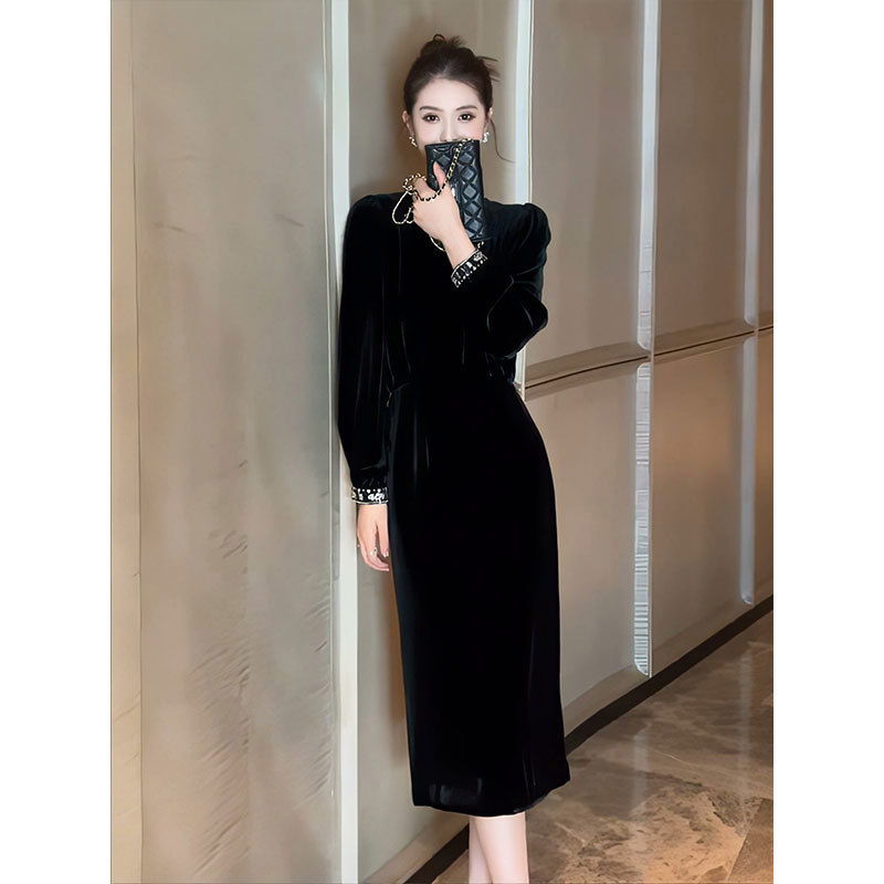 2026年新品韩版秋季时尚百搭高腰显瘦丝绒气质连衣裙长裙女潮洋气