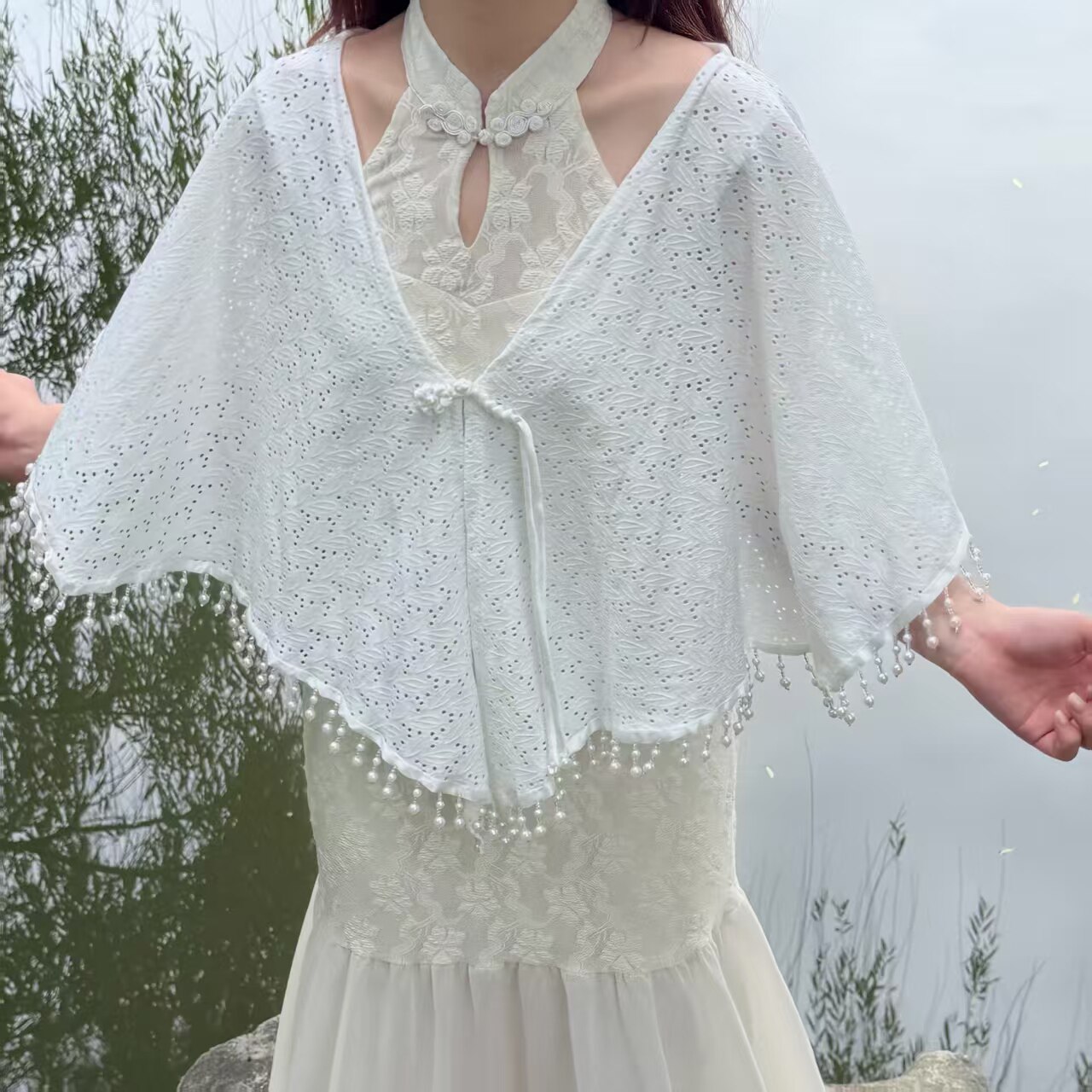珍珠白色蕾丝镂空披肩女外搭旗袍披肩流苏百搭防晒开衫高级感