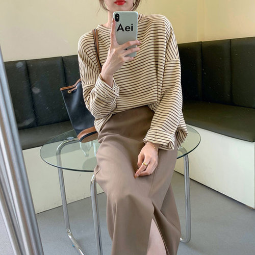 Korean versatile T-shirt small and unique autumn winter women 2021 new fashion ins stripe thin long sleeve inner bottom shirt