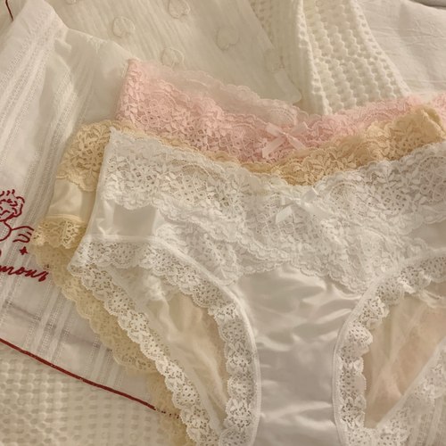 “被爱包围”法式少女蕾丝缎面纯色高级感舒适低腰三角内裤学生
