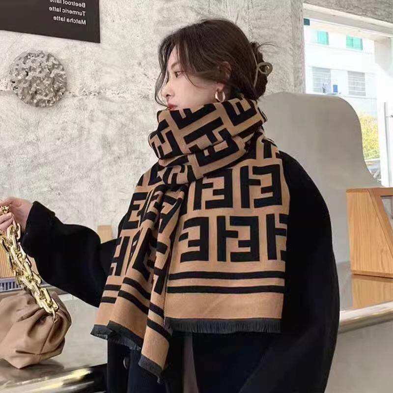 高级感老花围巾女士秋冬季韩版百搭新款复古羊绒加厚保暖围脖披肩