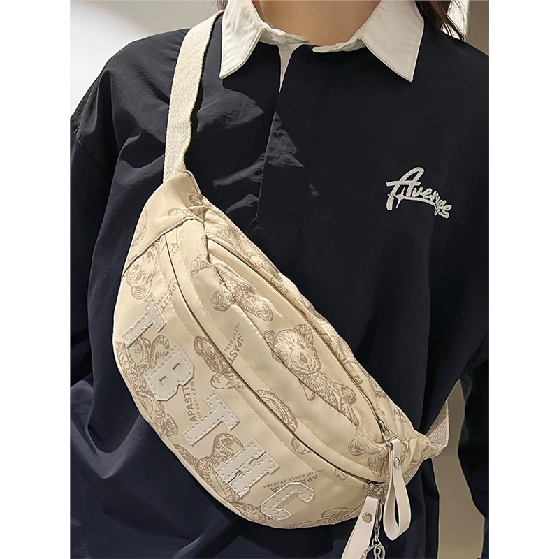 胸包女士2026新款酒红色超火运动腰包车骑行包单肩斜挎包