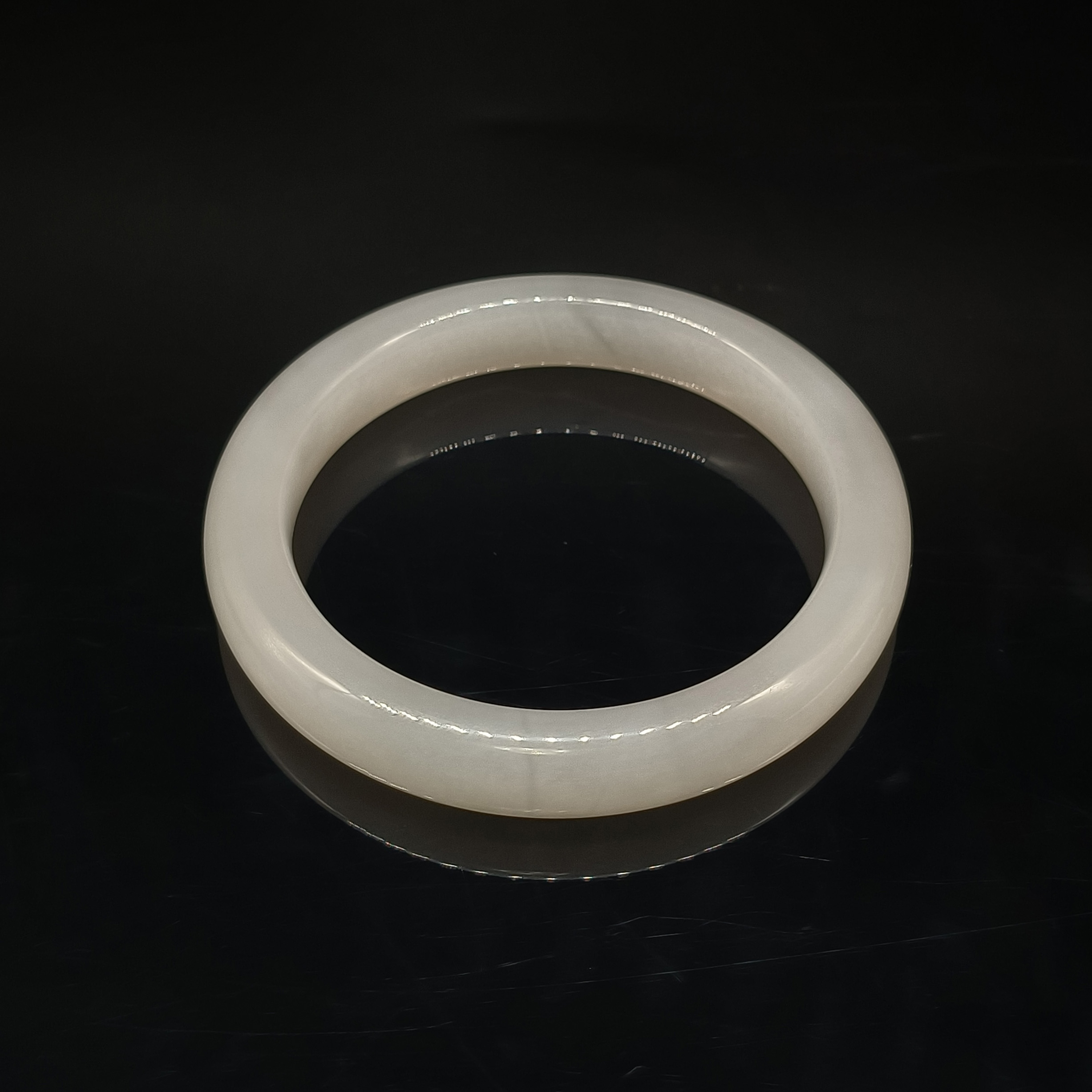 和田玉羊脂白玉手镯    重量49.362克   内径58mm 24090400080