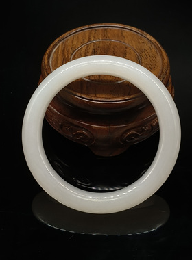 和田玉羊脂白玉手镯   内径55mm   重量 50.979克   24090400114