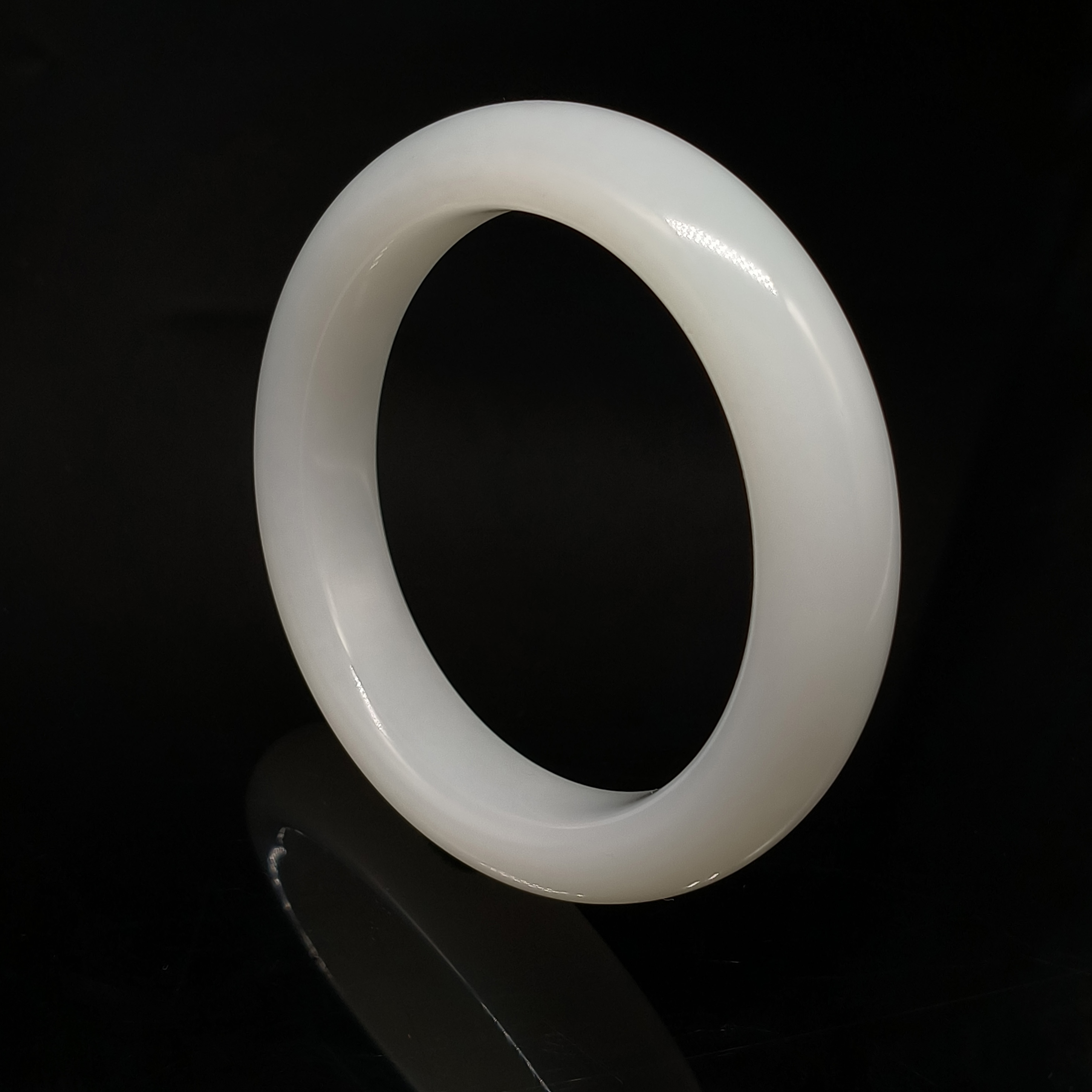 和田玉羊脂白玉手镯 （精品） 内径58mm   72.620克 24043000242