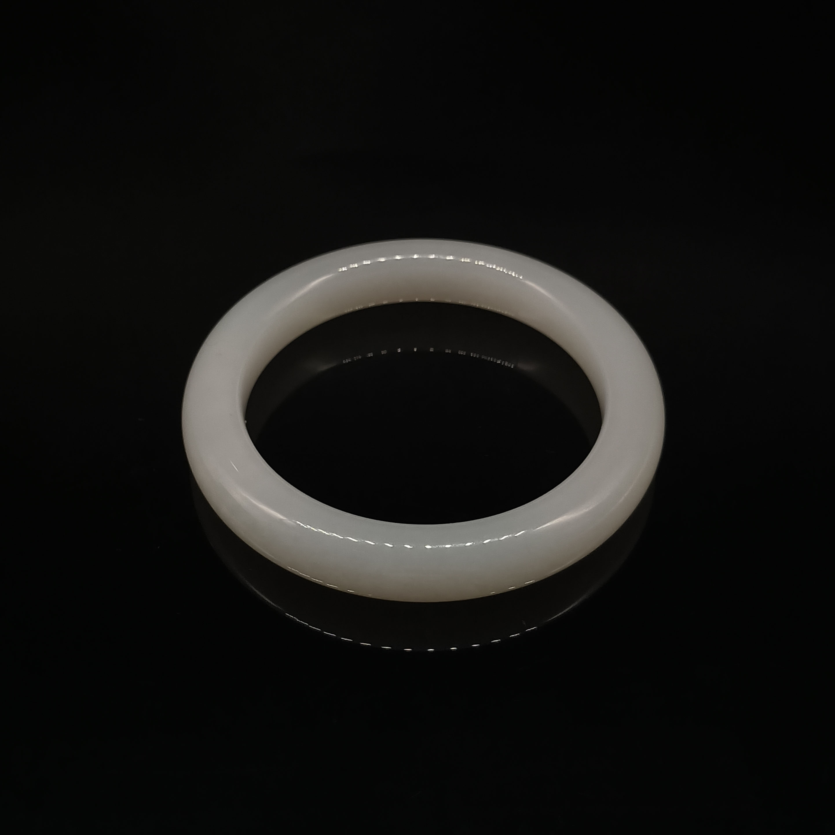 和田玉羊脂白玉手镯     重量59.009克    内径58mm 24121300066