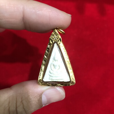 泰国佛牌正品正牌真品龙婆坤2517南帕亚女王佛吊坠 带证书